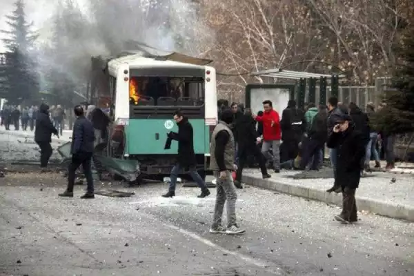 Suicide car bombing kills 14 off-duty Turkish soldiers